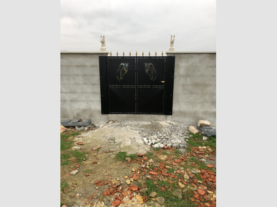 FABRICATION ET POSE D'UN PORTAIL AVEC MOTIF