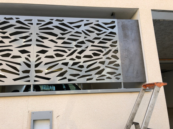 FABRICATION ET POSE D'UN GARDE-CORPS A MONTMERLE SUR SAONE (01)