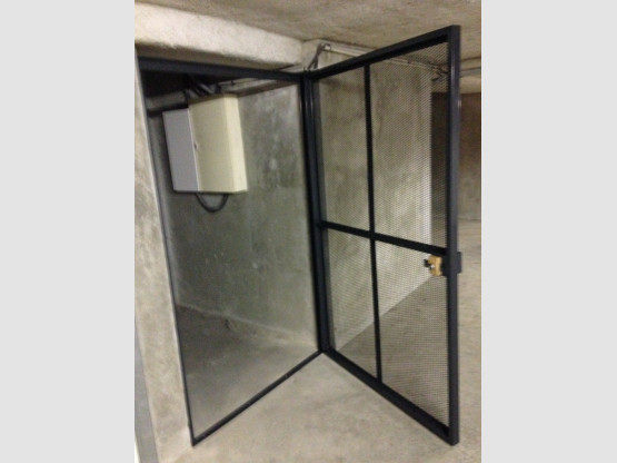 Présentation de la porte dans son encadrement