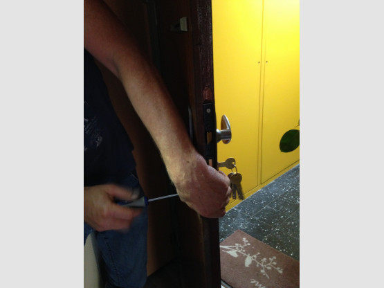 FINALISATION DE LA POSE DE LA NOUVELLE SERRURE