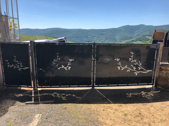 FABRICATION D'UN PORTAIL SUR-MESURE