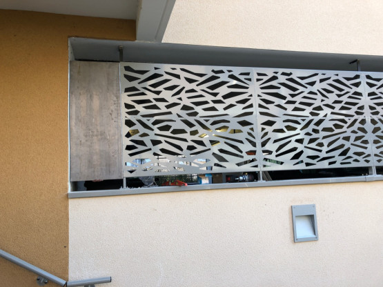 FABRICATION ET POSE D'UN GARDE-CORPS A MONTMERLE SUR SAONE (01)