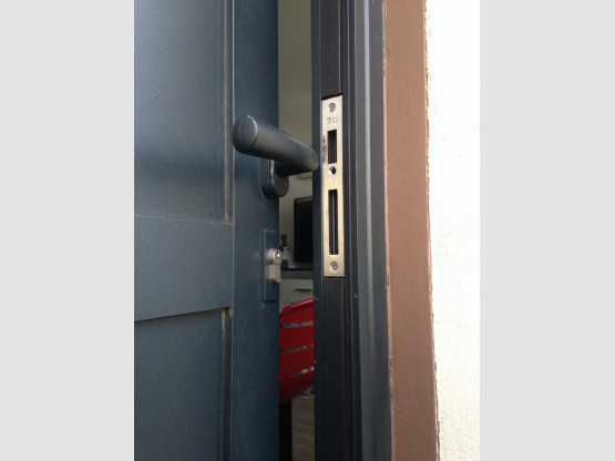 Porte modifiée sur Belleville (69)